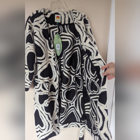 NWT! FARM Rio Black & White Wild Hearts Fleece Coat (SIZE XS) - Picture 9 of 16